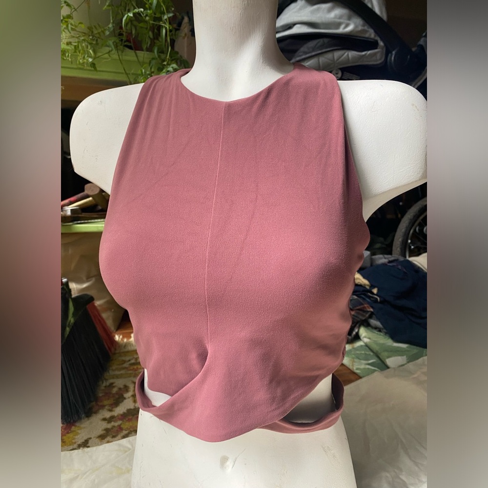 Athleta Mauve Crop Top Medium 💖 Excellent Used condition 🌻